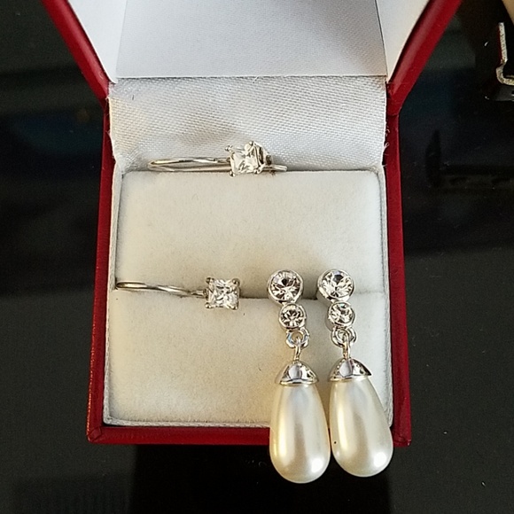 Jewelry - Earrings bundle  2 pair